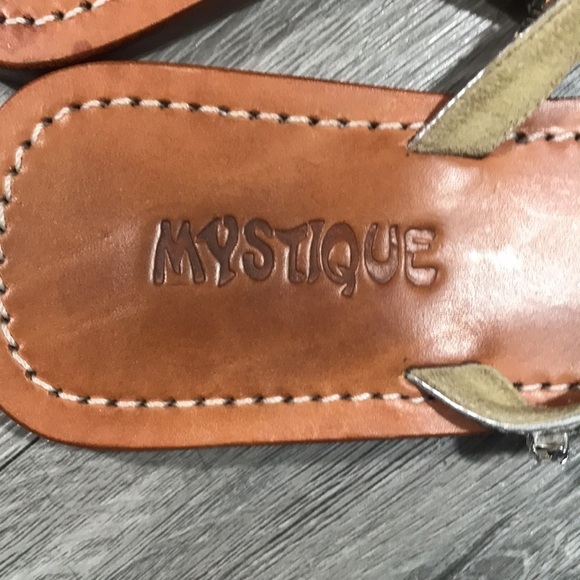 Mystique Silver Rhinestone Thong Style Leather Sandals size 8 - Picture 3 of 9